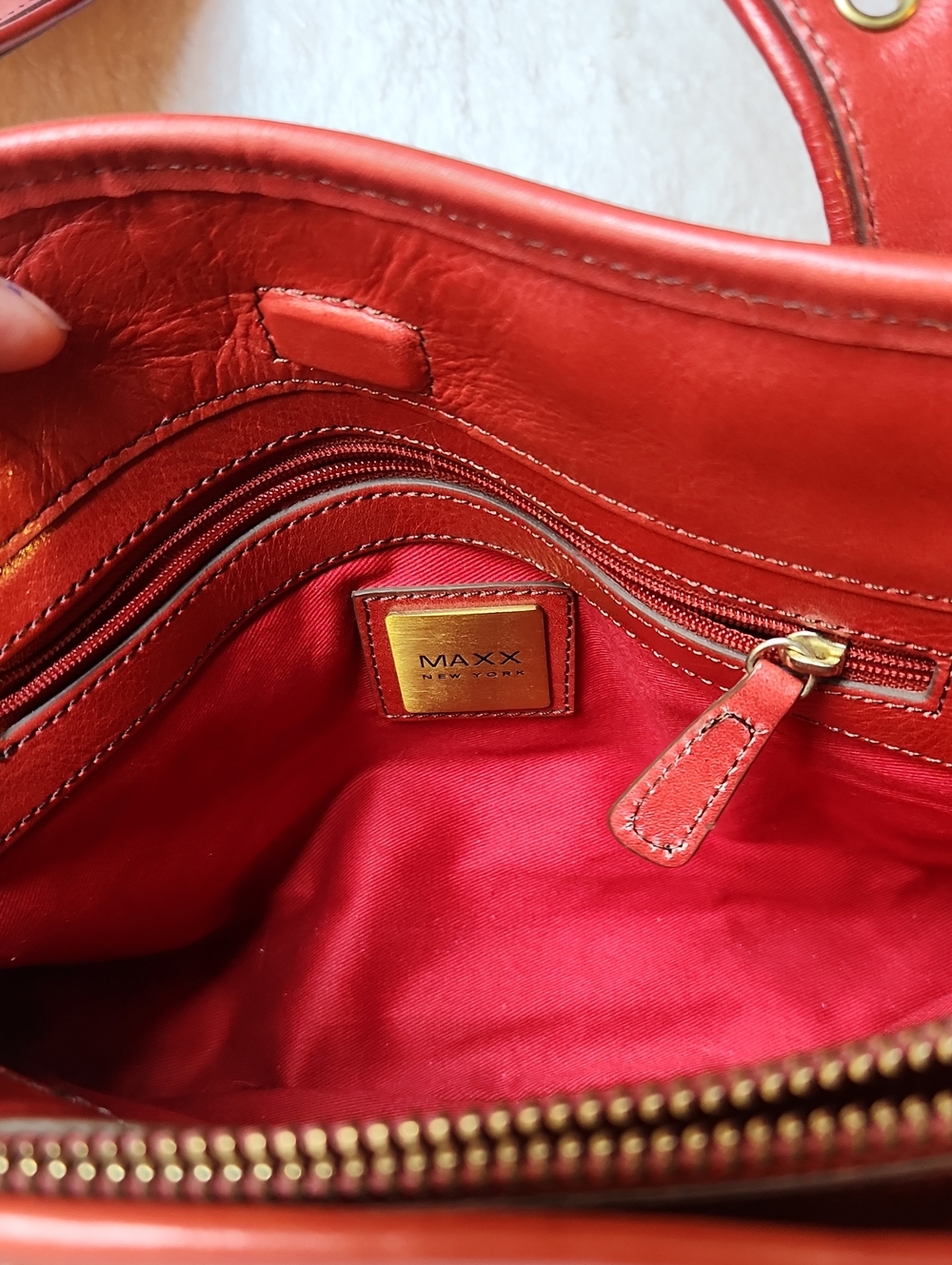 Vintage MAXX NEW YORK, Red Glossy, Red Cow Leather Y2K, 90s , Hand Bag - Picture 6 of 15